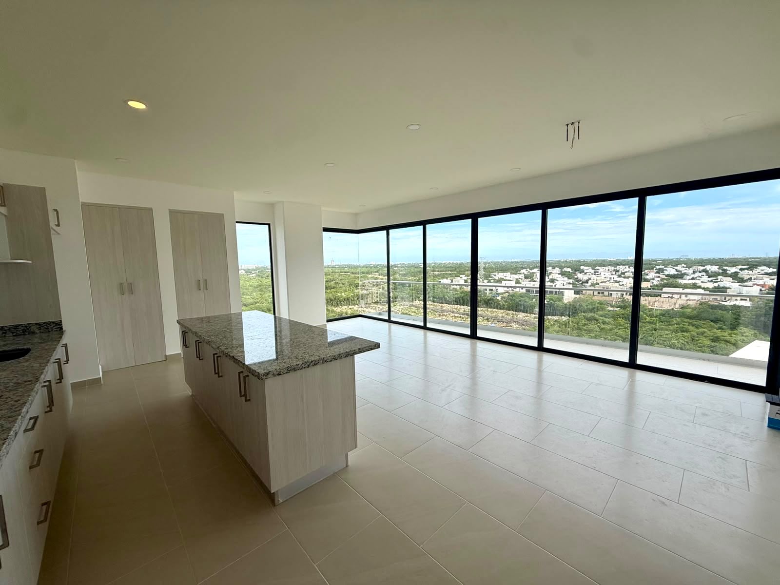 Departamento en renta en Huayacán, Valle Aurora — $32,000 MXN