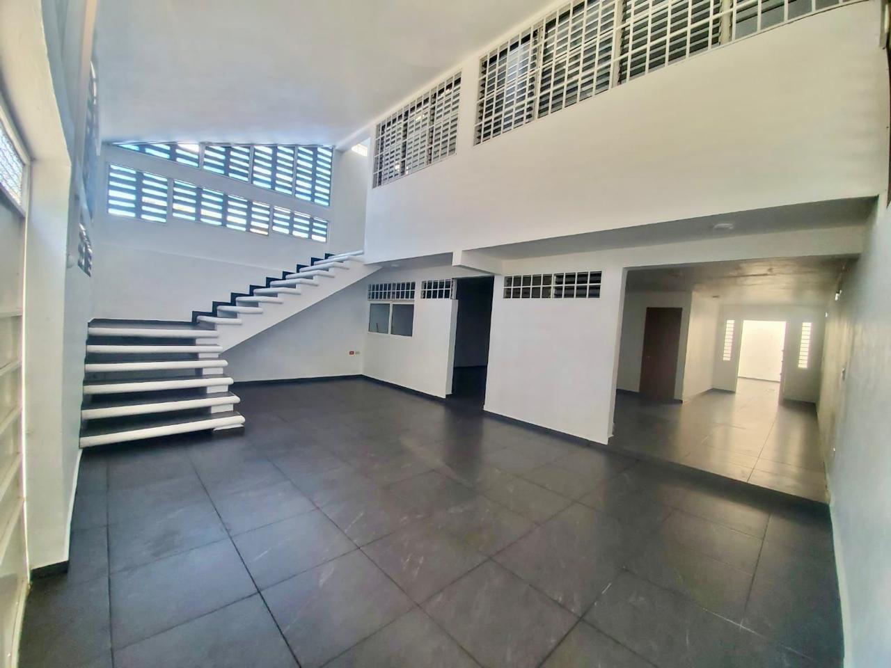 Edificio para gimnasio en renta en Avenida 145 foto 1
