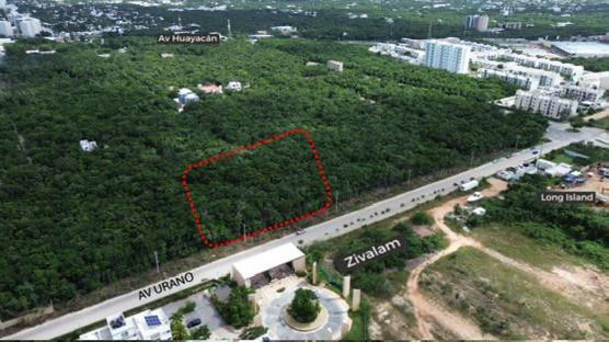 Terreno en venta en Avenida Urano foto 1