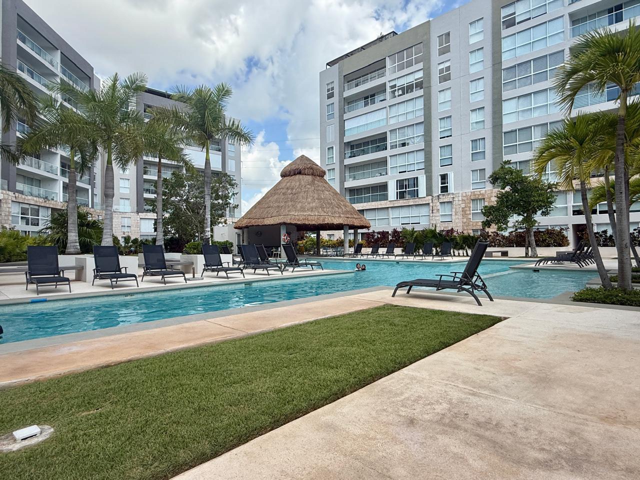 Departamento en venta en Residencial Cumbres, Edificio Altura — $5,900,000 MXN
