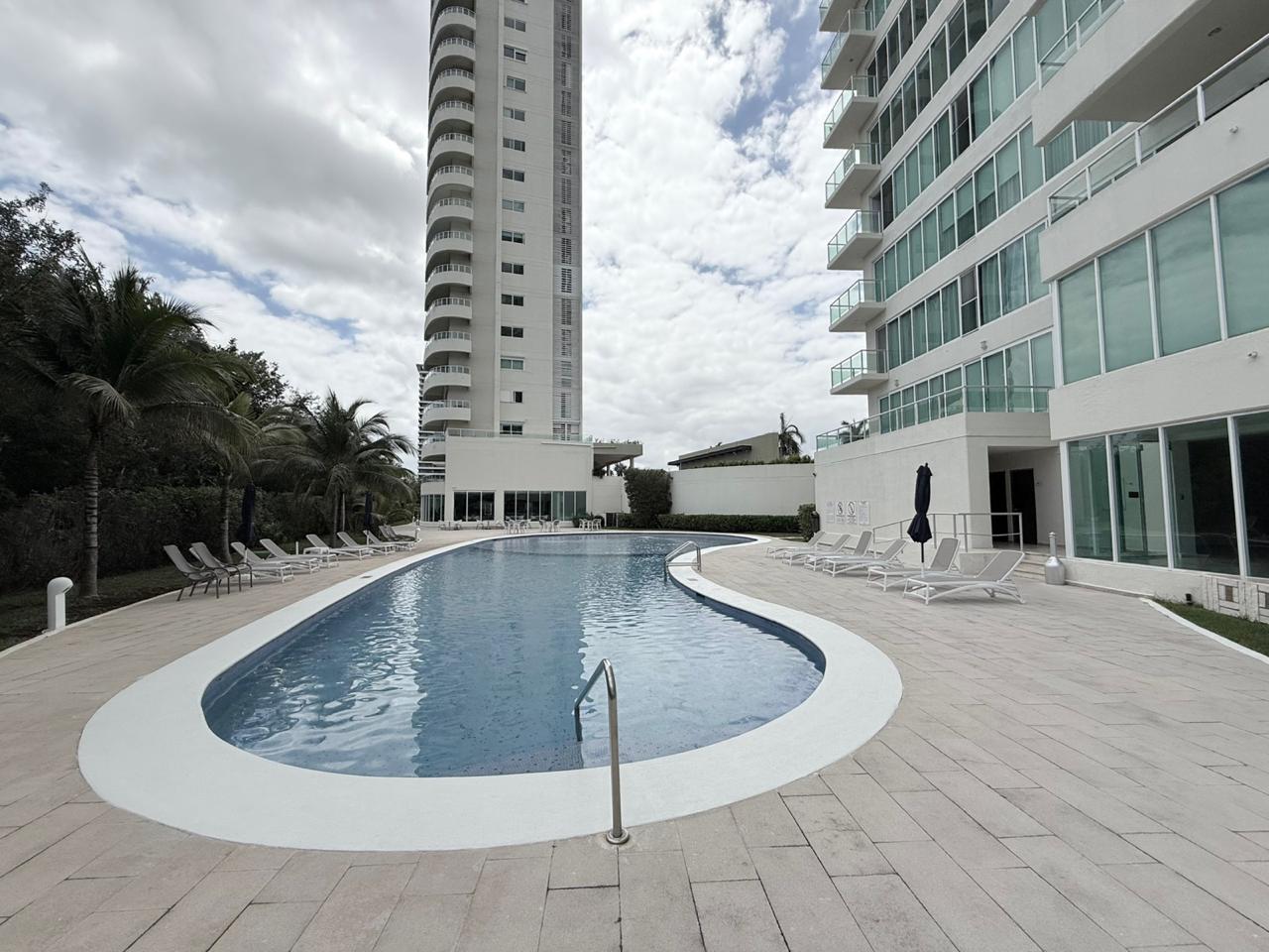Departamento en renta en Isola Cancún, Avenida Bonampak foto 1