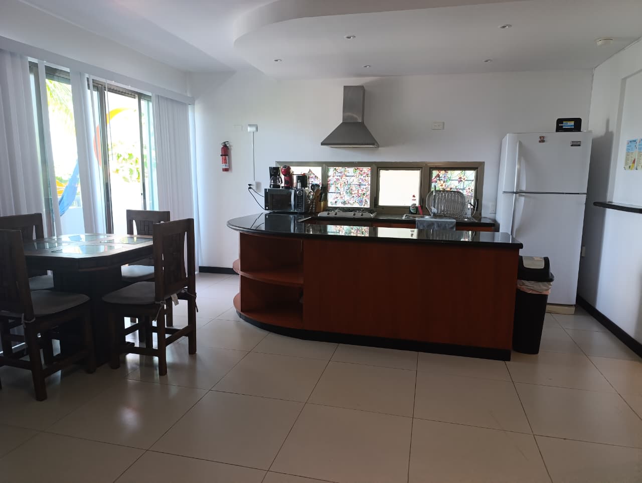 Departamento en renta en Puerto Juárez frente a playa del Niño foto 1
