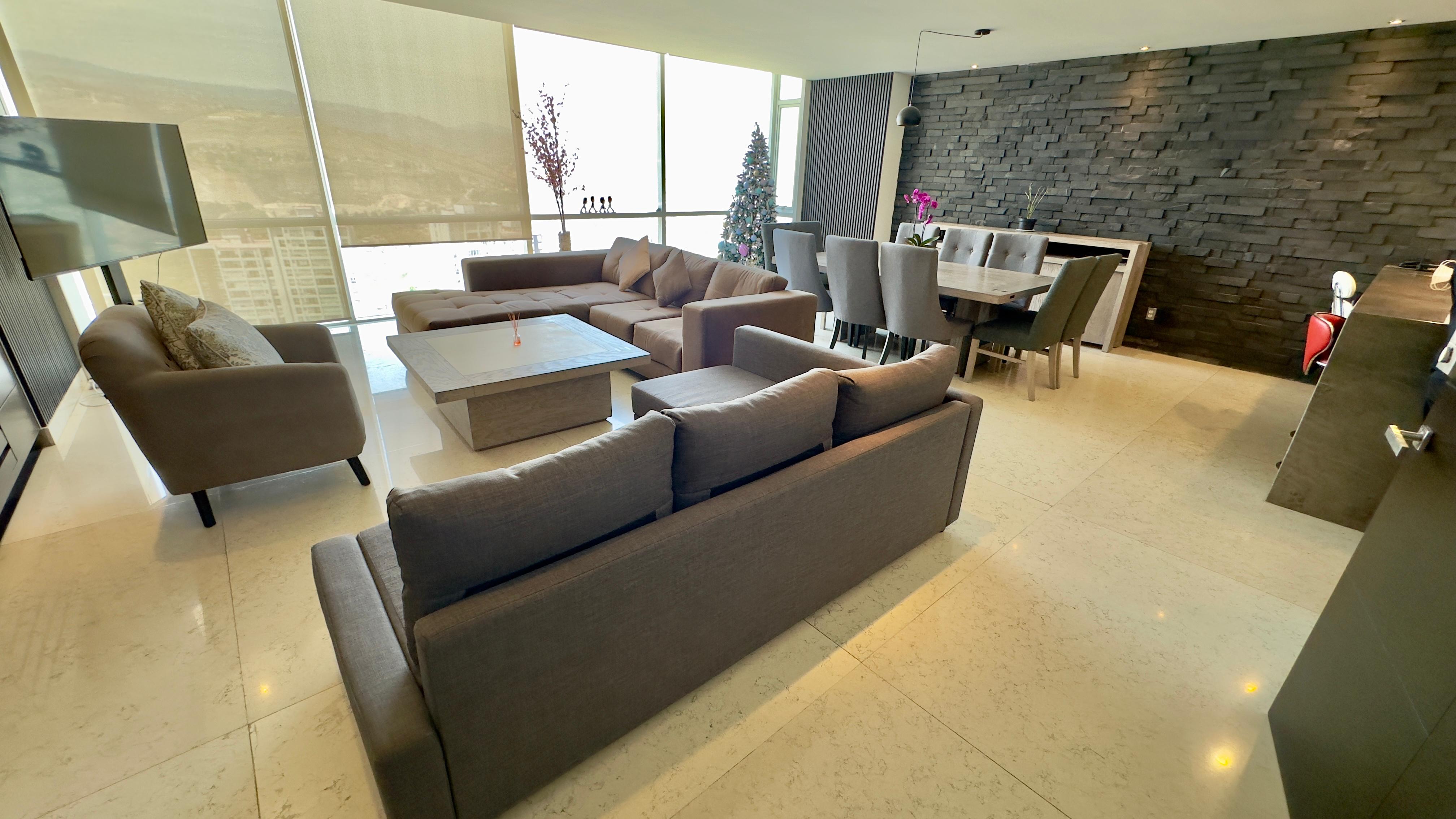 Departamento en venta, en Huixquilucan, Estado de México, 3 recámaras, 3 baños — Departamento en Venta en Bosque Real, 174 m2, Alberca, Gym, Salón de Fiestas ! 