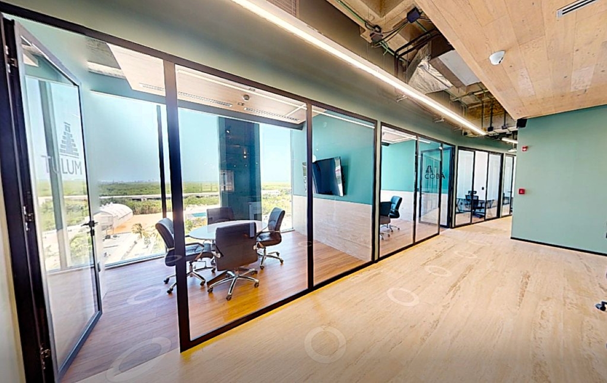 Comercial en renta, en Cancún, Quintana Roo, 2 baños — Oficina en Renta en Cancún - Corporativo Premium, Amueblada, hasta 9 Personas! (foto 4)