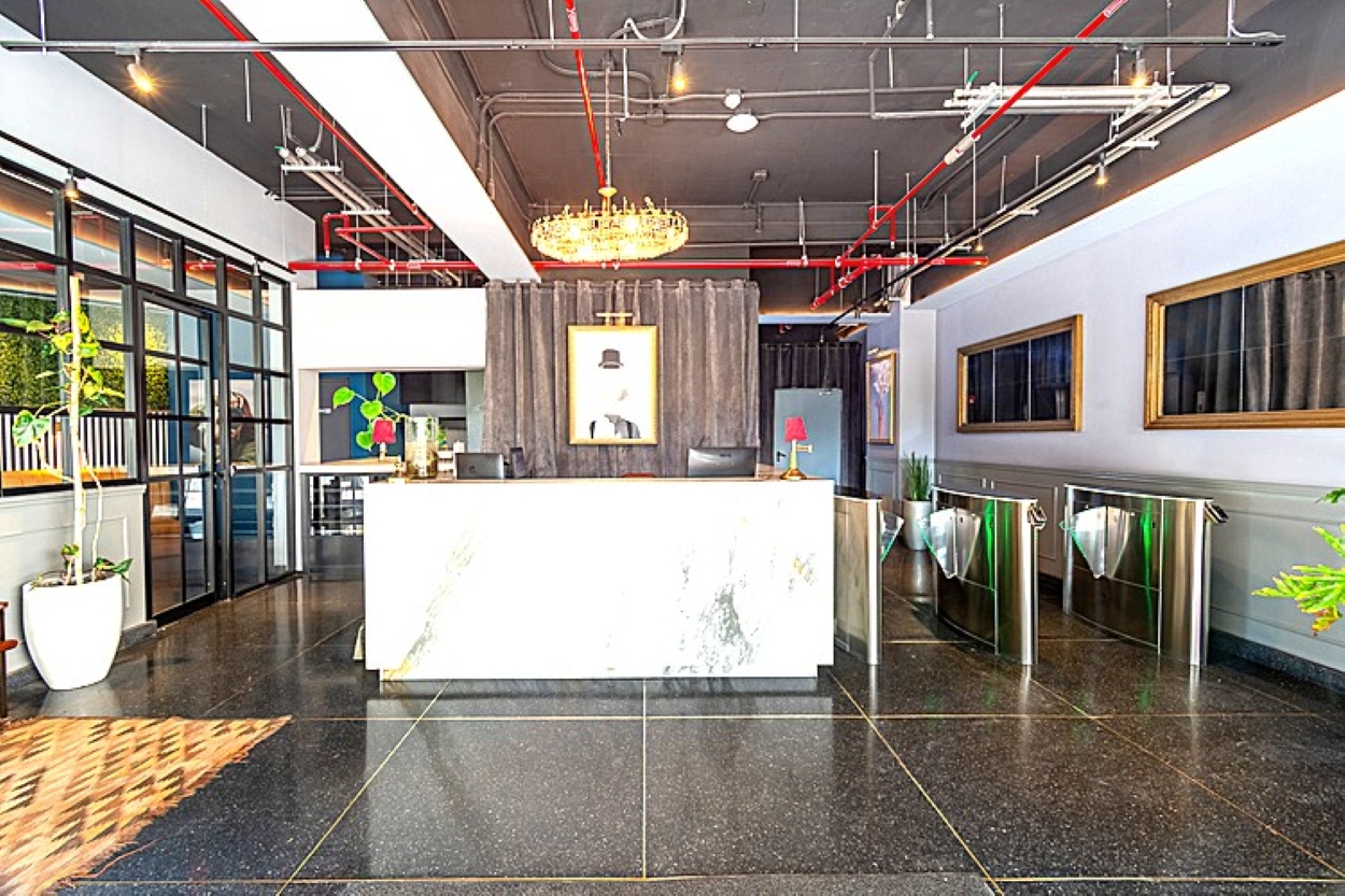 Comercial en renta, en Miguel Hidalgo, Ciudad de México, 2 baños — Oficina en Renta, Periférico Norte Polanco, Amueblada Premium hasta 12 Personas (foto 2)