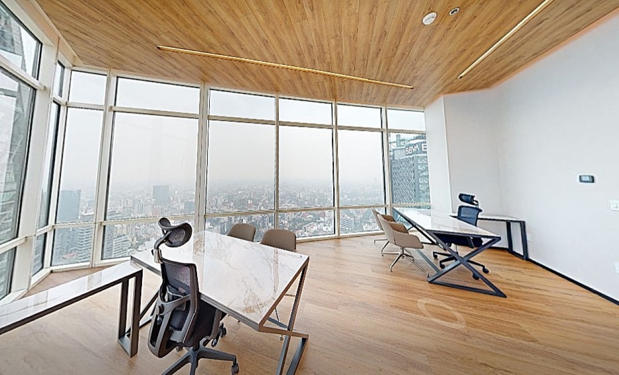 Comercial en renta, en Cuauhtémoc, Ciudad de México, 2 baños — Oficinas Privadas Premium en Renta ·Torre Mayor, Amueblada hasta para 7 Personas (foto 3)