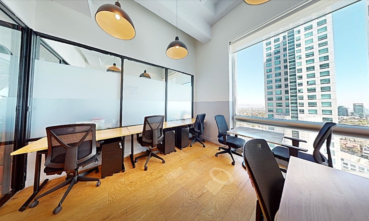 Comercial en renta, en Cuajimalpa, Ciudad de México, 2 baños — Oficina en Renta en Arcos Bosques CDMX - 100 m2 hasta para 30 Personas ! (foto 3)