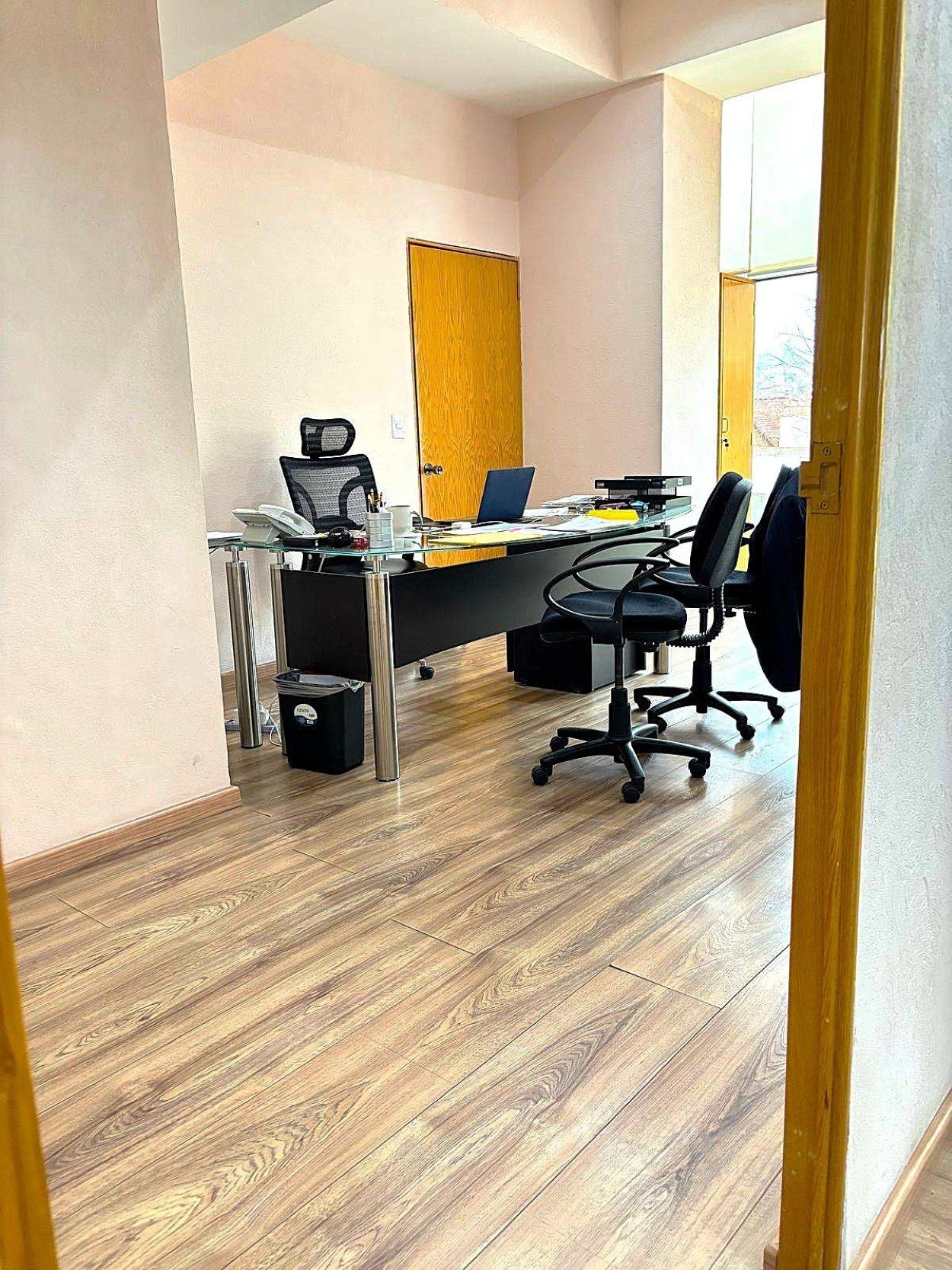 Comercial en renta, en Tlalpan, Ciudad de México, 2 baños — Oficina en Renta – 160 m² Amueblada en Parques del Pedregal CDMX (foto 3)