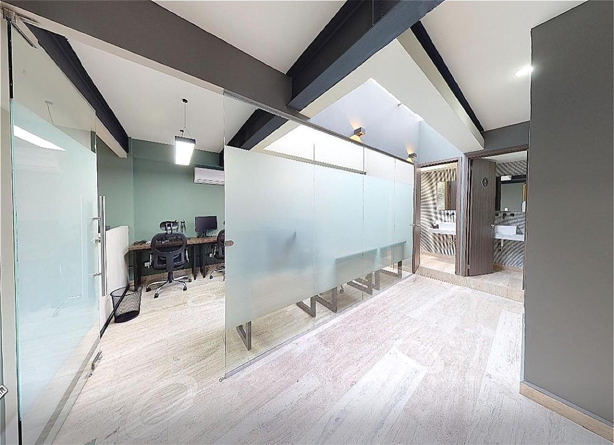 Comercial en renta, en Miguel Hidalgo, Ciudad de México, 2 baños — Oficina en Renta en Polanco, CDMX - Amueblada, Capacidad hasta 8 Personas (foto 4)