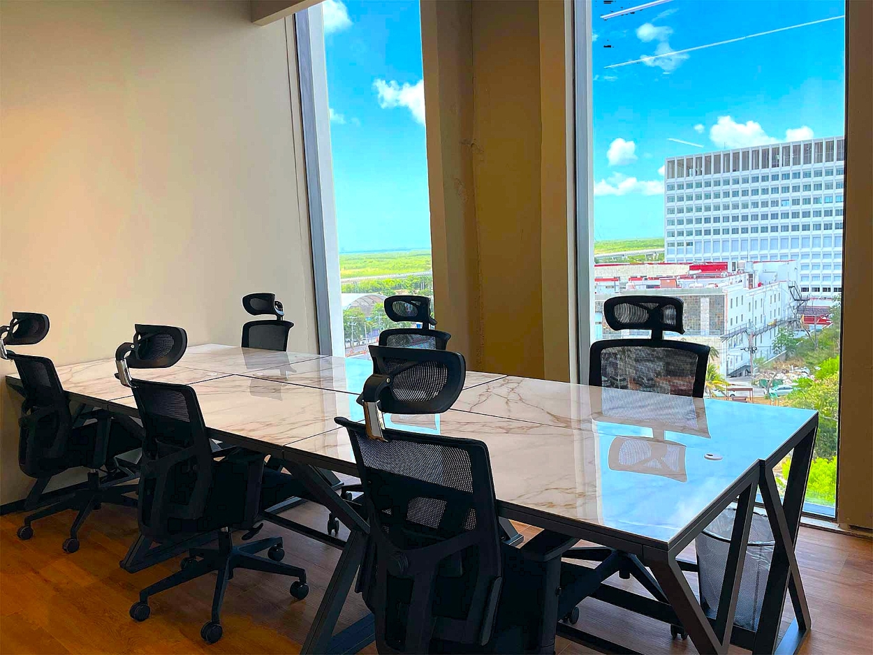 Comercial en renta, en Cancún, Quintana Roo, 2 baños — Oficina en Renta en Cancún Amueblada - hasta para 5 Personas ! (foto 4)