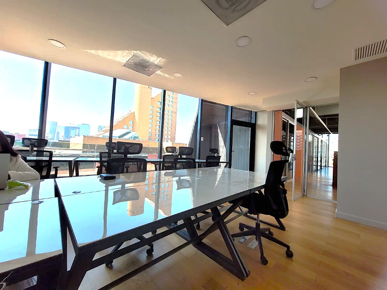 Comercial en renta, en Miguel Hidalgo, Ciudad de México, 2 baños — Oficina en Renta en Polanco - Amueblada - Hasta 15 Personas ! (foto 4)