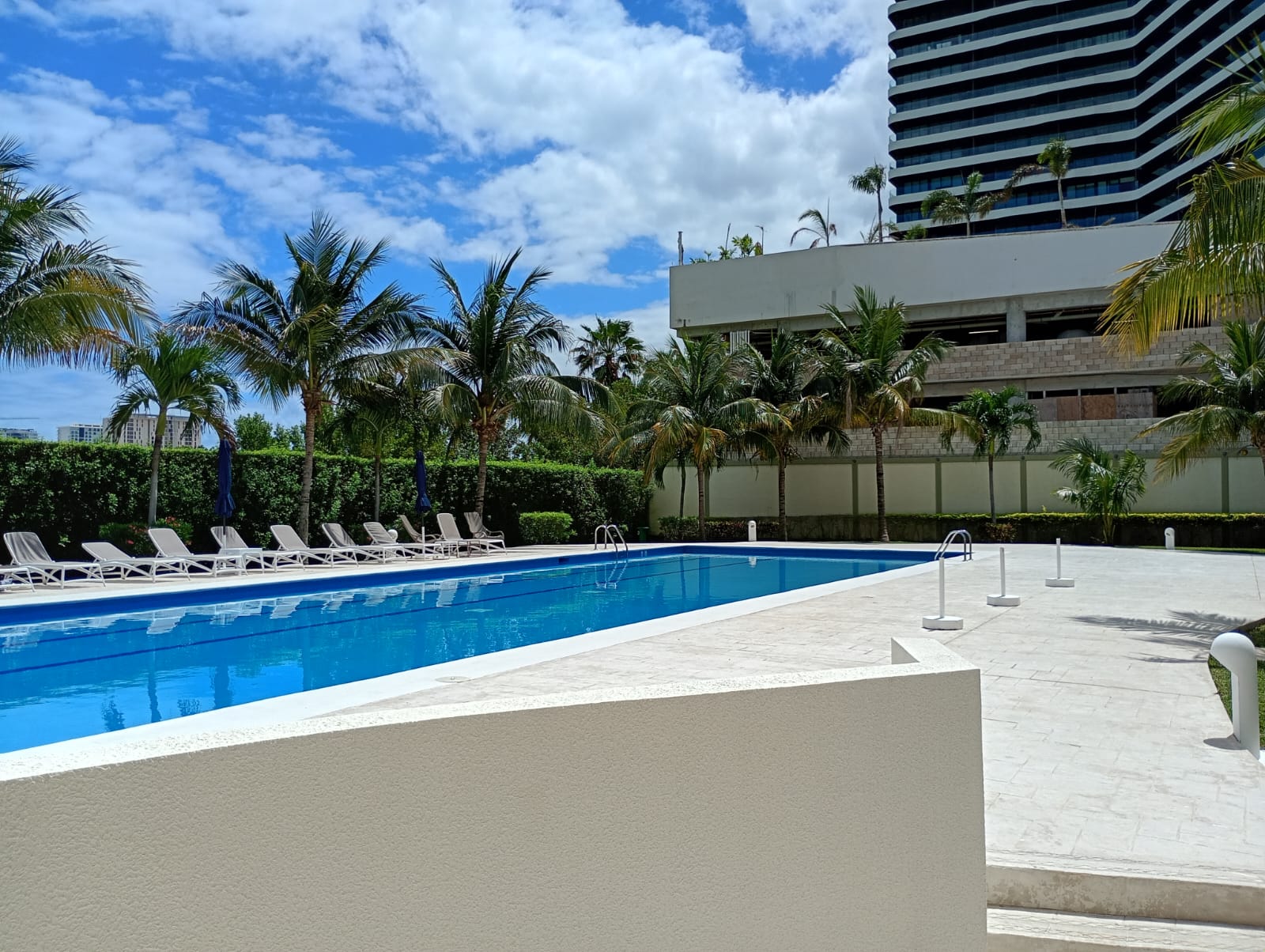 Departamento en renta, en Cancún , Quintana Roo, 2 recámaras, 2 baños — Departamento Amueblado en Renta en Puerto Cancún  (foto 2)
