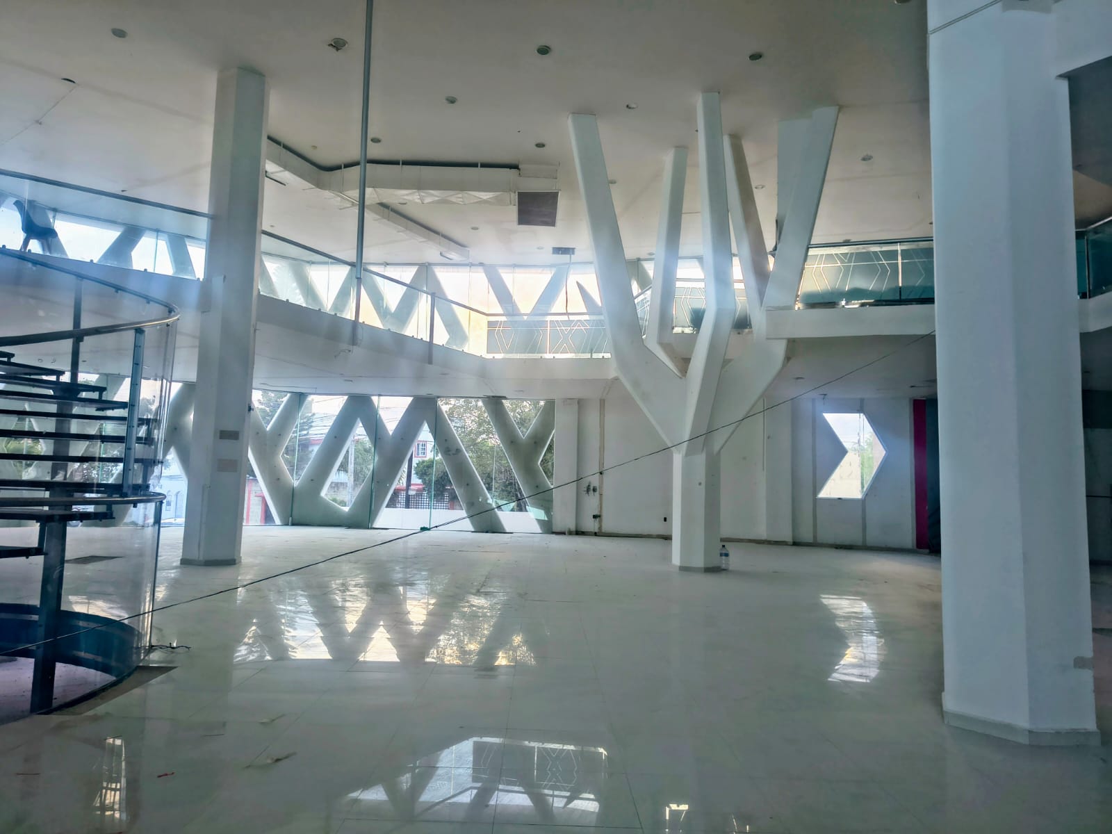 Comercial en renta, en Cancún, Quintana Roo, 4 baños — Edificio en Renta en  Cancún (foto 2)