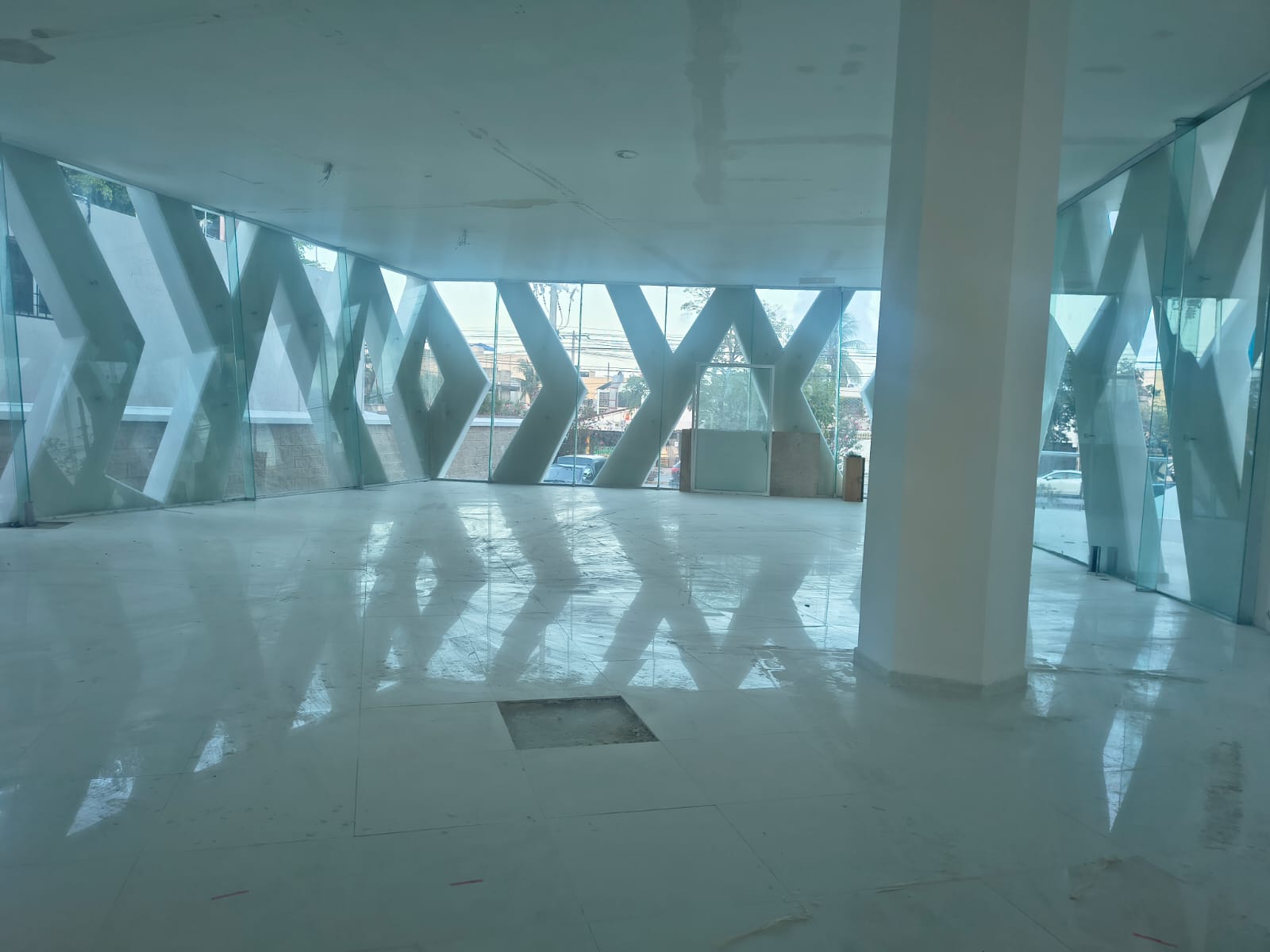 Comercial en renta, en Cancún, Quintana Roo, 4 baños — Edificio en Renta en  Cancún (foto 4)