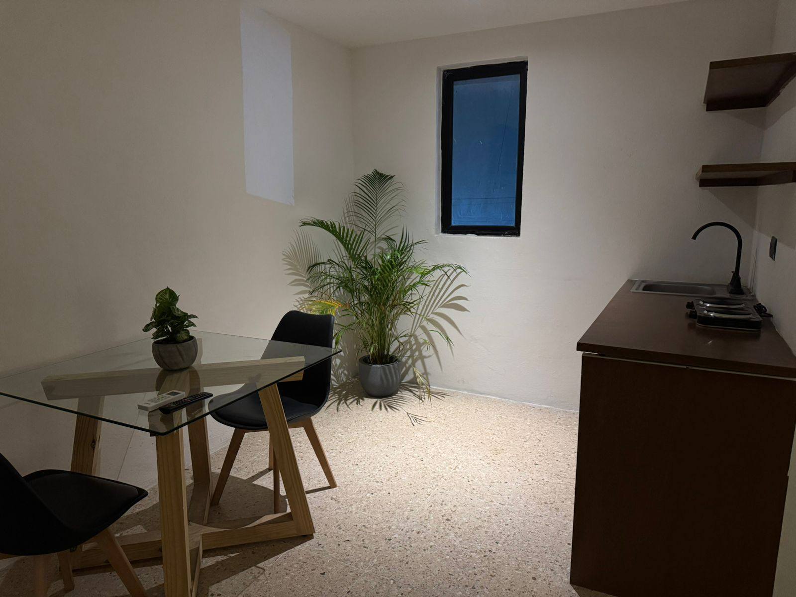 Departamento en renta, en CANCUN, Quintana Roo, 1 recámaras, 1 baños — Rento Estudio Amueblado en Cancun, cerca ADO Av Tulum y Av Uxmal Inc. Servicios (foto 2)