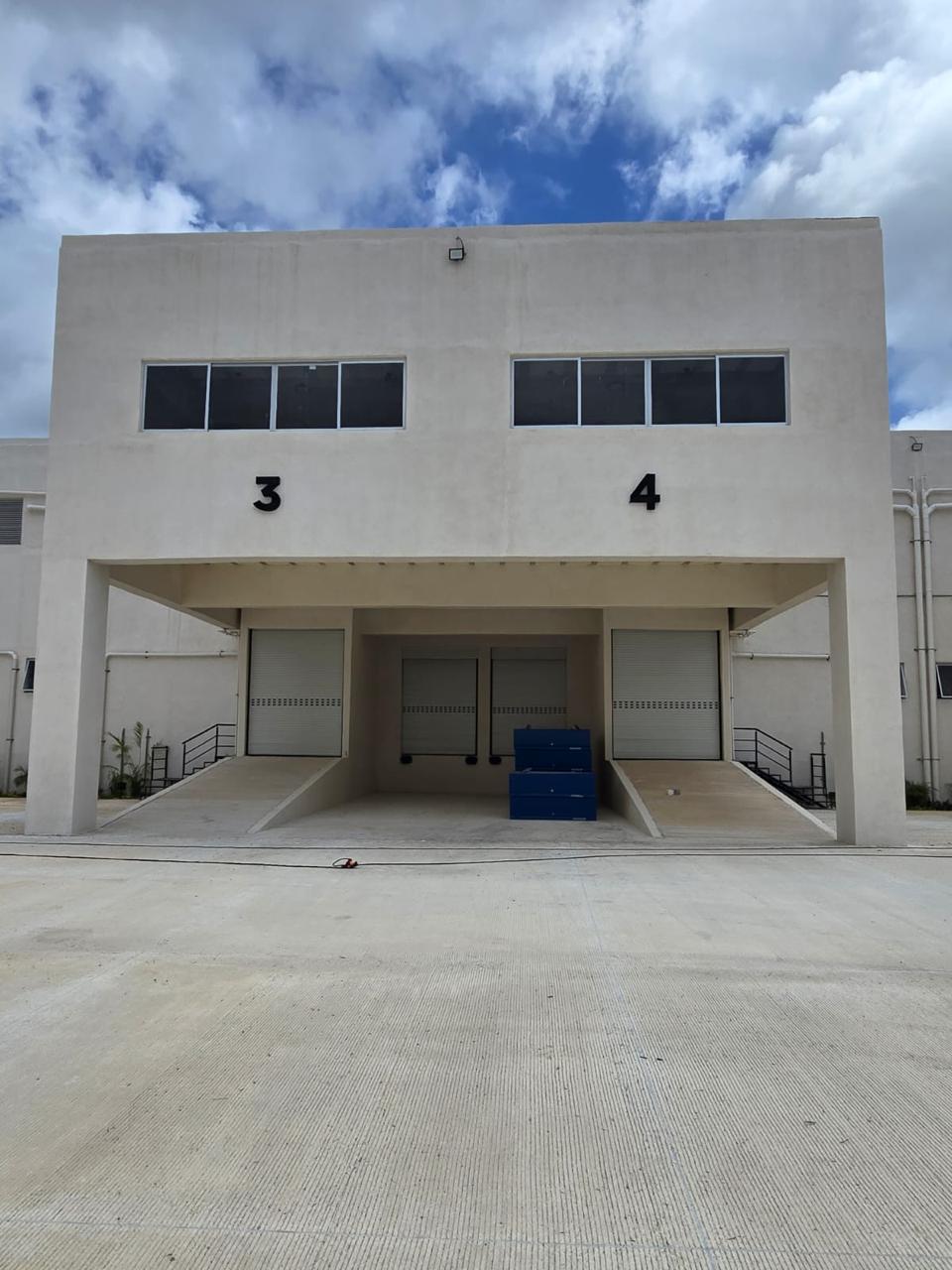 Comercial en renta, en Cancun, Quintana Roo — Bodega en Renta Parque Industrial Cancun (foto 2)