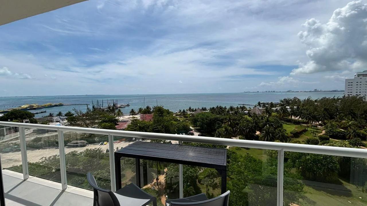 Departamento en venta, en Cancún, Quintana Roo, 2 recámaras, 2 baños — Departamento en Venta en Puerta del Mar, Amara Beachfront Condos, Cancún (foto 2)