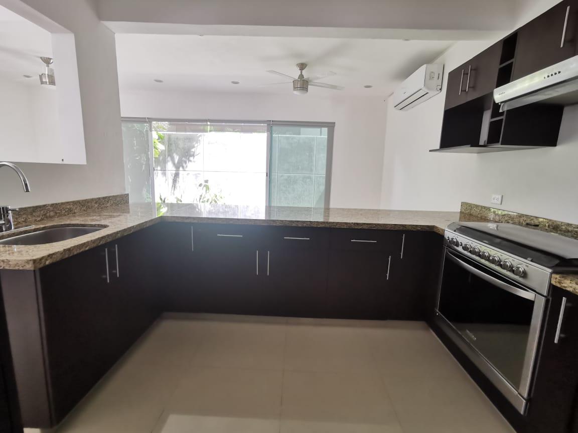 Casa en renta, en Cancún, Quintana Roo, 3 recámaras, 2 baños — Casa en Renta en Residencial Arbolada, Cancún (foto 4)
