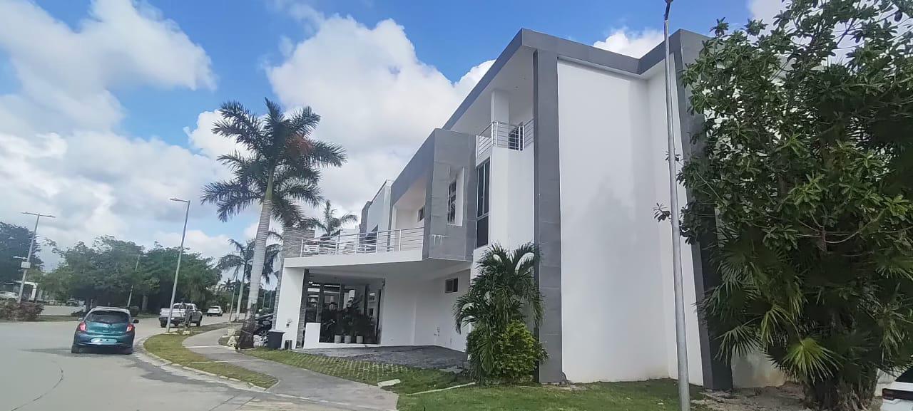Casa en renta, en Cancún, Quintana Roo, 5 recámaras, 5 baños — Casa en Renta en Aqua Residencial, Cancún
