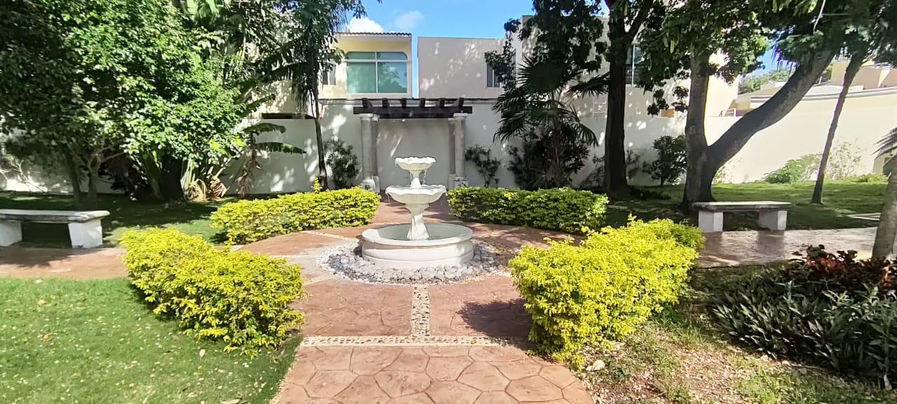 Casa en venta, en Cancún, Quintana Roo, 4 recámaras, 3 baños — Casa en Venta en Villa Toscana, Supermanzana 51, Cancún (foto 3)