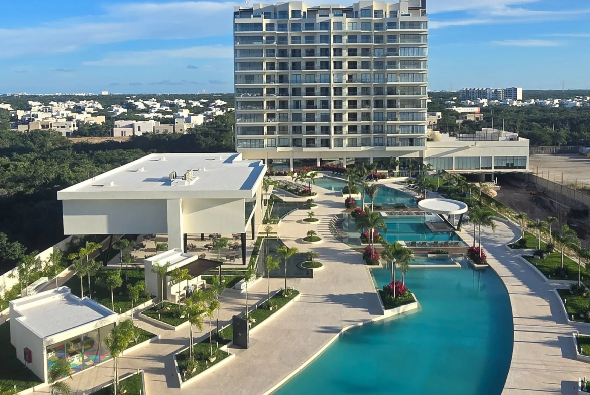 Departamento en venta, en Cancún, Quintana Roo, 2 recámaras, 2 baños — Departamento en Venta en Valle Aurora, Av. Huayacán, Cancún
