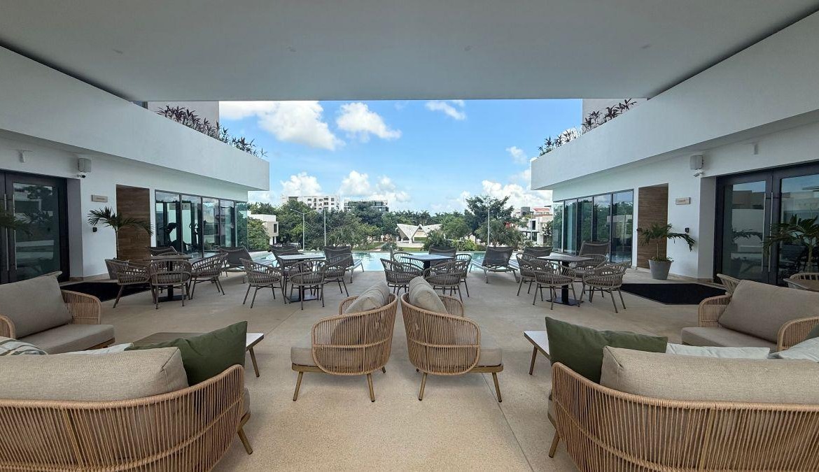 Departamento en venta, en Cancún, Quintana Roo, 2 recámaras, 2 baños — Departamento en Venta en Arbolada Towers, Residencial Arbolada, Cancún (foto 2)