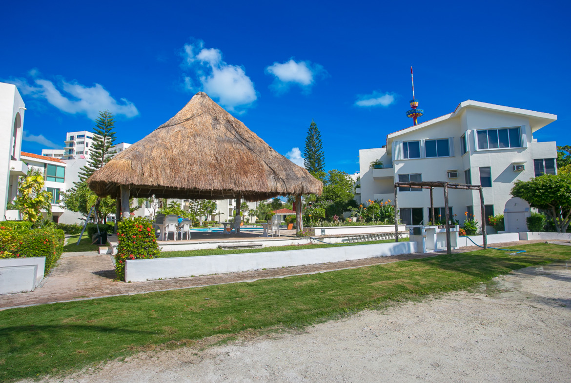 Departamento en venta, en Cancún, Quintana Roo, 2 recámaras, 2 baños — Departamento Amueblado en Venta en Playa Linda, Cancún, 2 Rec (foto 2)