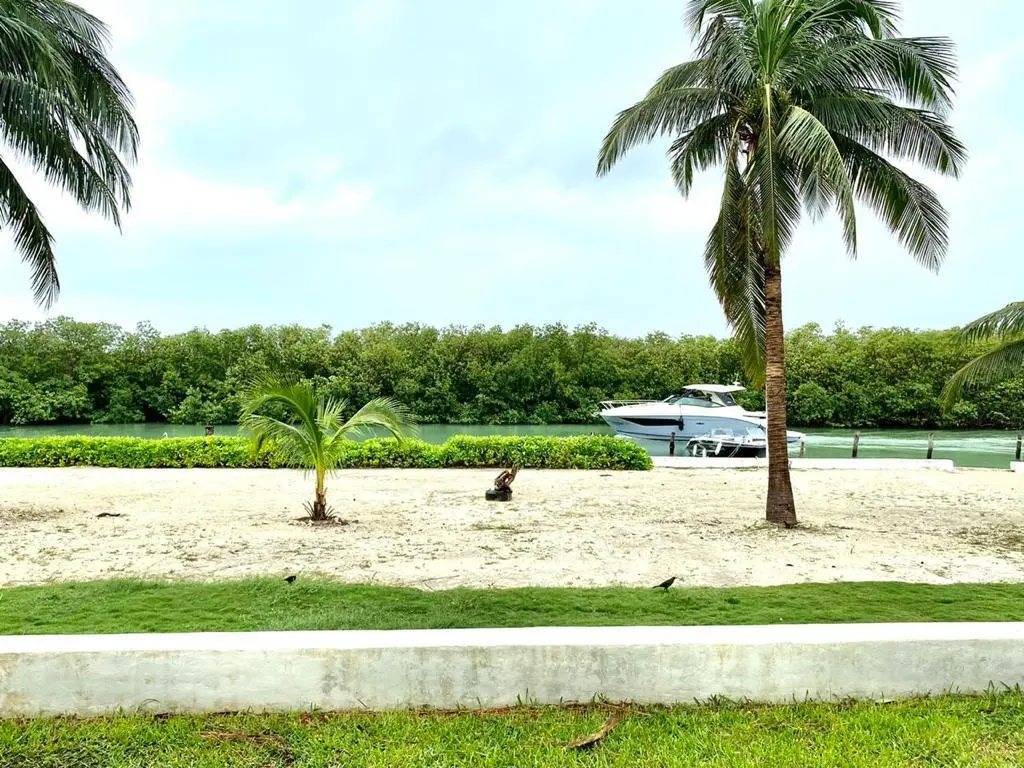 Departamento en venta, en Cancún, Quintana Roo, 2 recámaras, 2 baños — Departamento Amueblado en Venta en Playa Linda, Cancún, 2 Rec (foto 4)