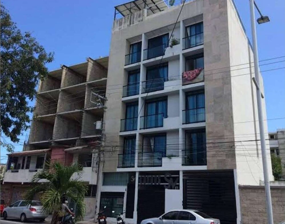 Comercial en venta, en Playa del Carmen, Quintana Roo — Edificio en Venta en Av. 10 Norte, Playa del Carmen a 300m del Mar (foto 2)