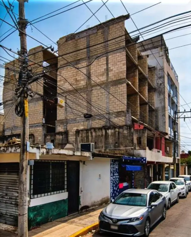 Comercial en venta, en Playa del Carmen, Quintana Roo — Edificio en Venta en Av. 10 Norte, Playa del Carmen a 300m del Mar (foto 3)