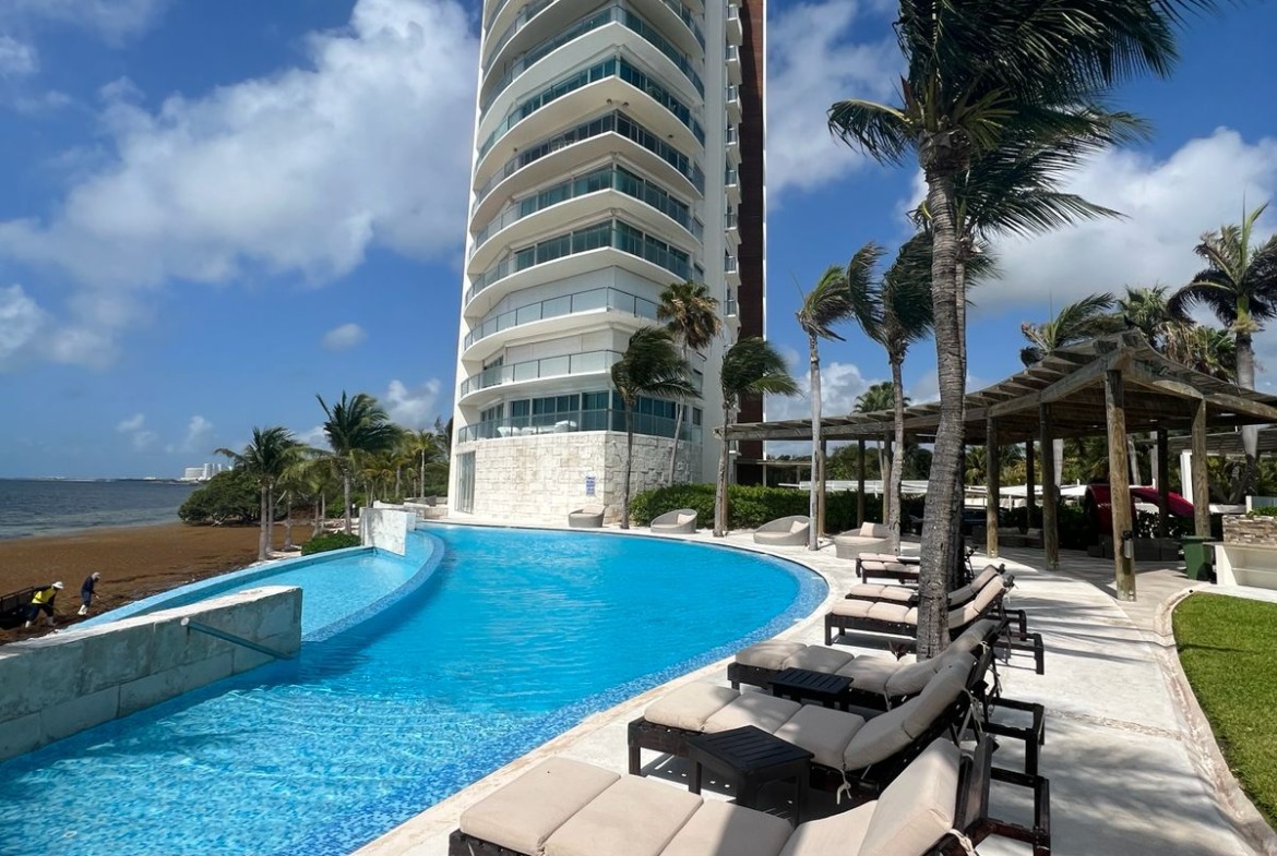 Departamento en venta, en Cancún, Quintana Roo, 2 recámaras, 2 baños — Penthouse en Venta en Residencial Península, Zona Hotelera Cancún | 210 m² (foto 2)