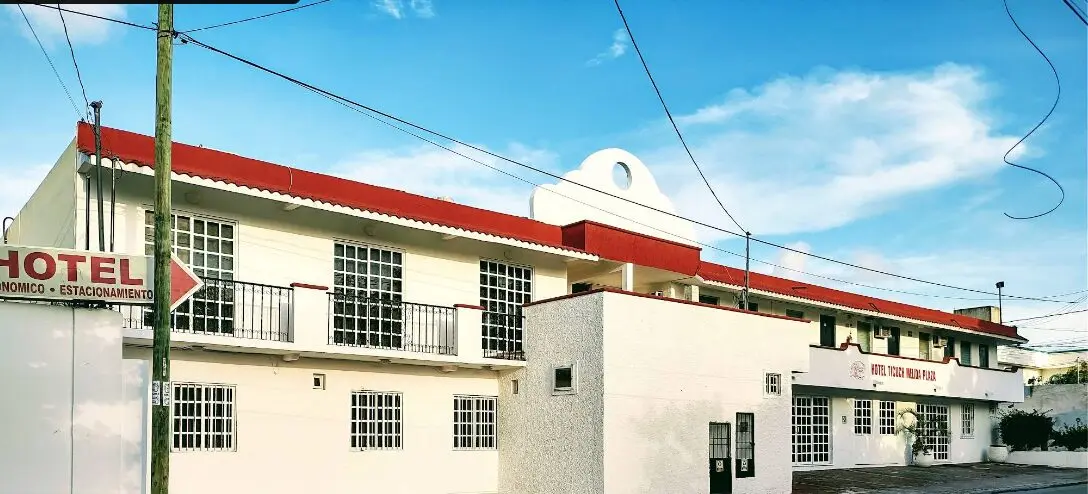 Comercial en venta, en Cancún, Quintana Roo — Hotel Ticuch Mélida Plaza en Venta | 40 Habitaciones en Operación, Cancún