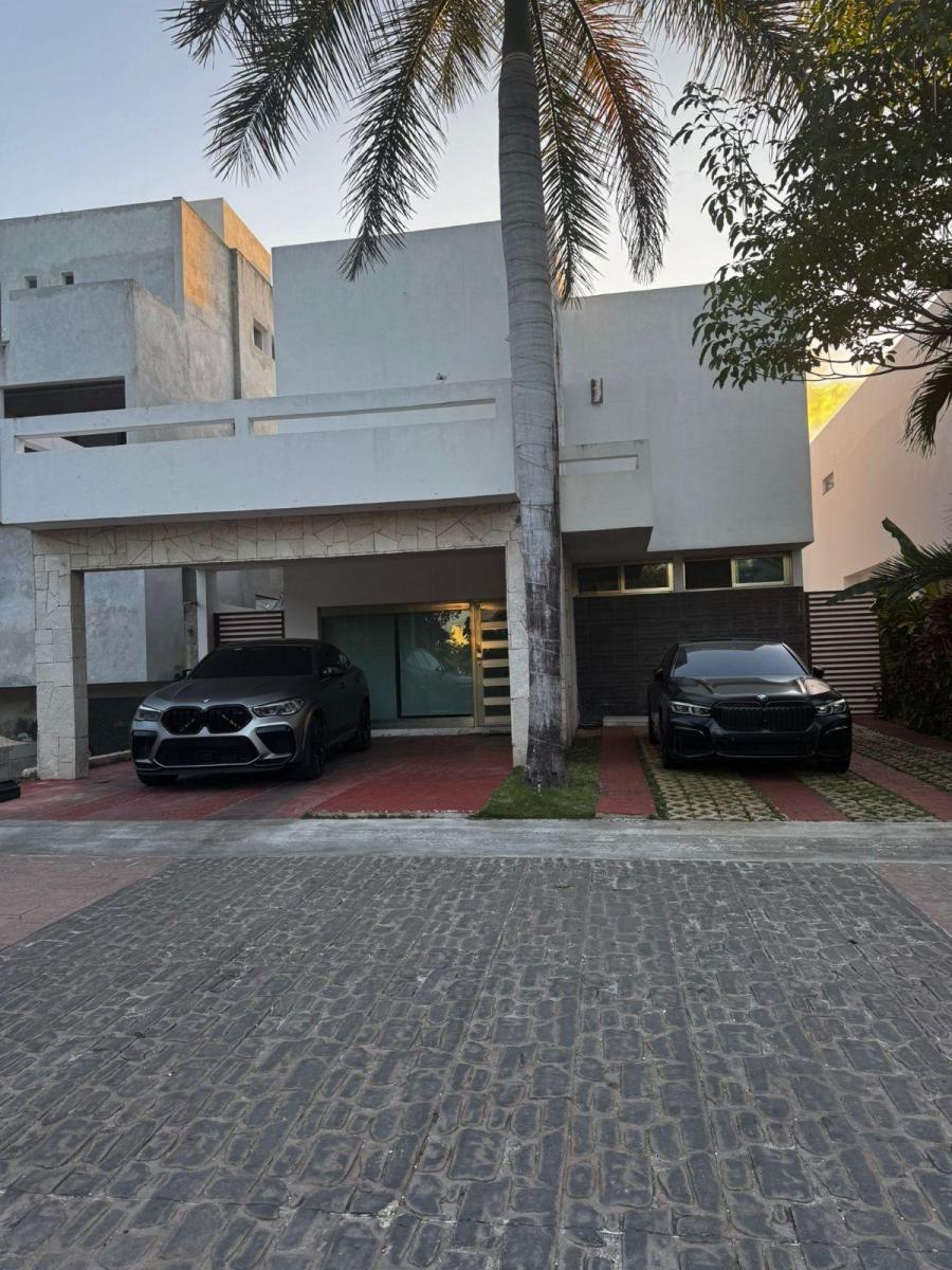 Casa en renta, en Cancún, Quintana Roo, 3 recámaras, 4 baños — Casa en Renta en Residencial Cumbres, Cancún