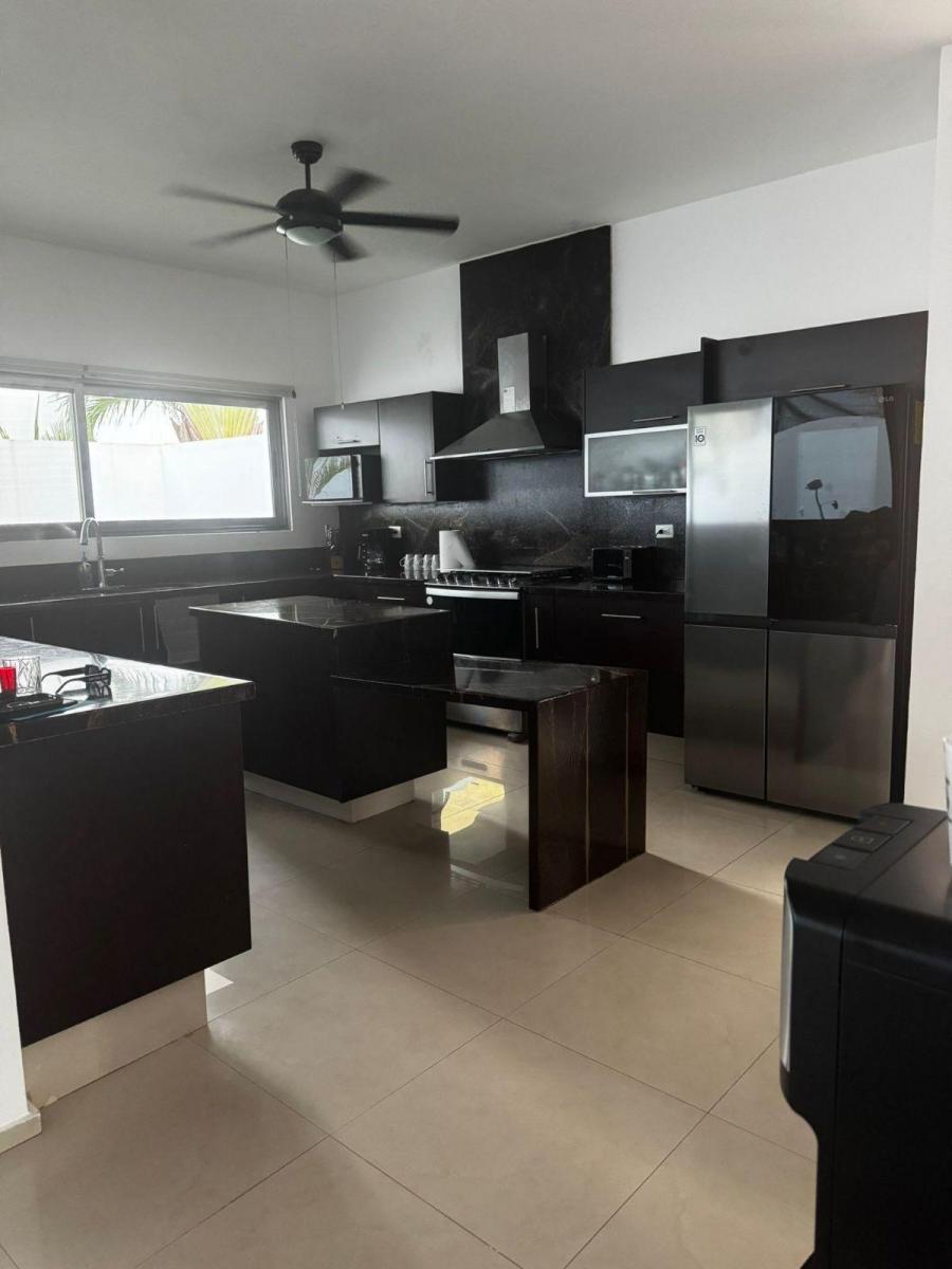 Casa en renta, en Cancún, Quintana Roo, 3 recámaras, 4 baños — Casa en Renta en Residencial Cumbres, Cancún (foto 3)