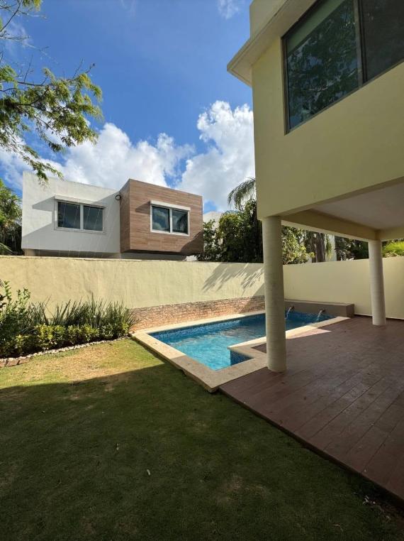 Casa en renta, en Cancún, Quintana Roo, 4 recámaras, 5 baños — Casa en Renta en Residencial Cumbres, Cancún (foto 2)