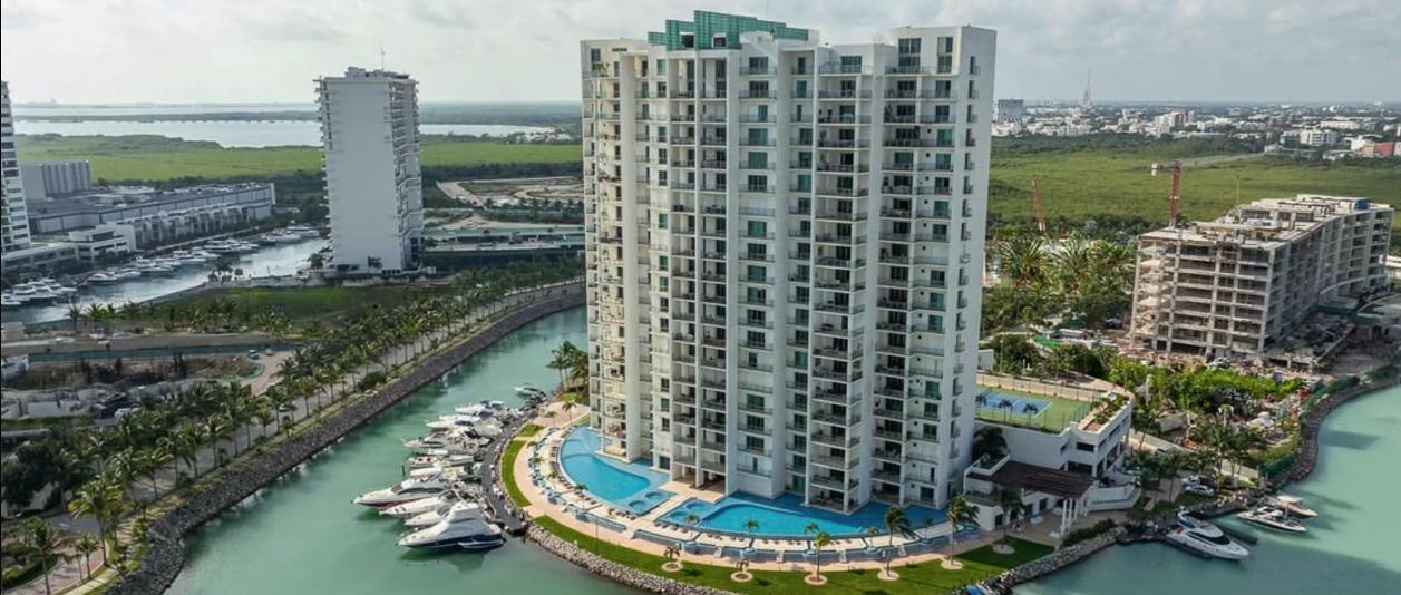 Departamento en renta, en Cancún, Quintana Roo, 3 recámaras, 3 baños — Departamento en Renta en Puerto Cancún, Cancún (foto 2)
