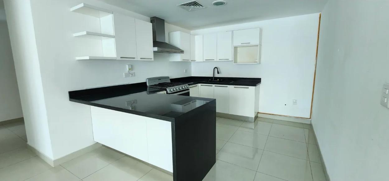 Departamento en renta, en Cancún, Quintana Roo, 2 recámaras, 2 baños — Departamento en Renta en Puerto Cancún, Cancún (foto 2)