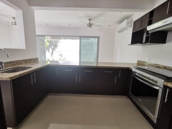 Casa en renta, en Cancún, Quintana Roo, 3 recámaras, 2 baños — Casa en Renta en Residencial Arbolada, Cancún (foto 4)