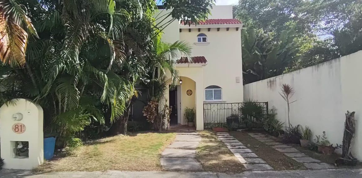 Casa en venta, en Cancún, Quintana Roo, 4 recámaras, 3 baños — Casa en Venta en Villa Toscana, Supermanzana 51, Cancún