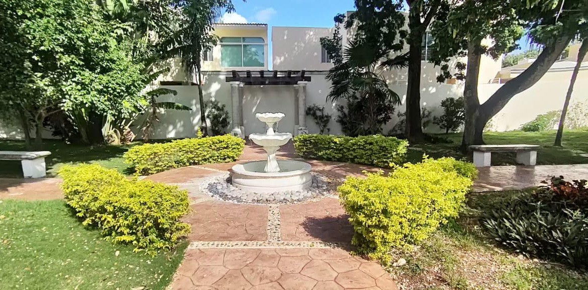 Casa en venta, en Cancún, Quintana Roo, 4 recámaras, 3 baños — Casa en Venta en Villa Toscana, Supermanzana 51, Cancún (foto 3)