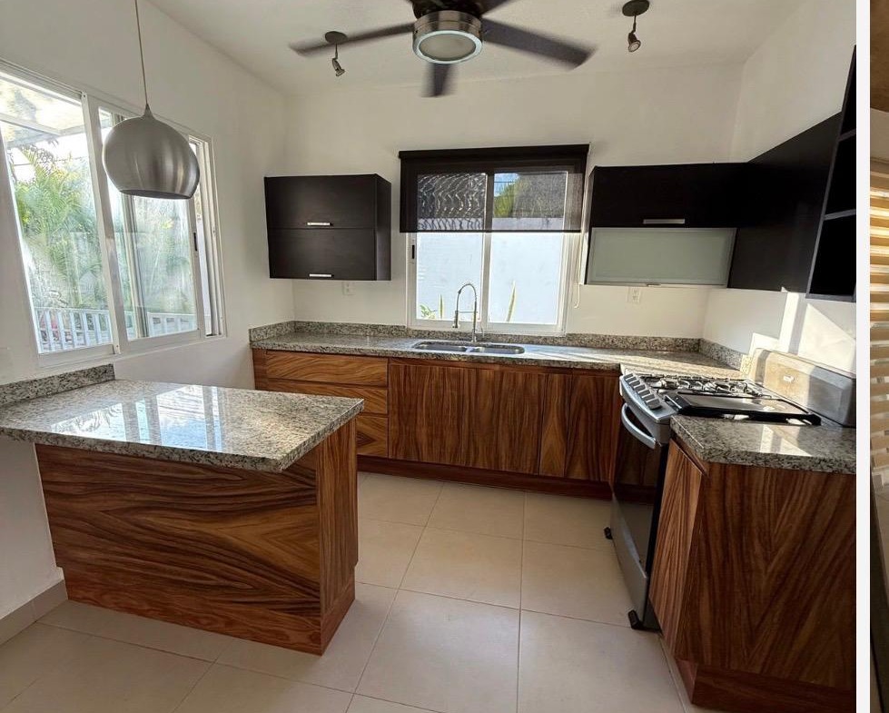 Casa en venta, en Cancún, Quintana Roo, 3 recámaras, 2 baños — Casa en Venta en Residencial Cumbres, Cancún (foto 2)