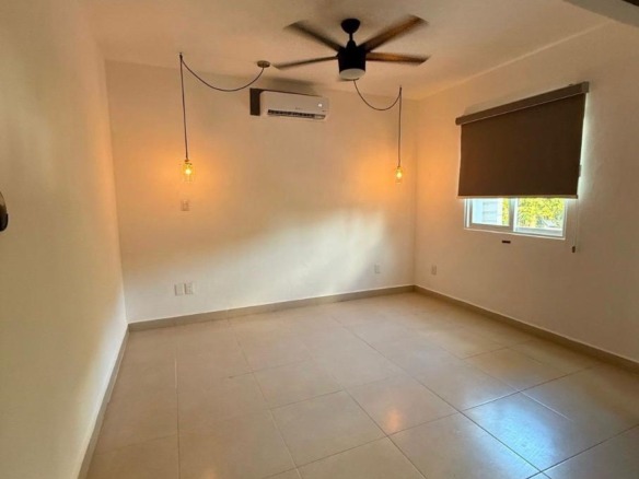 Casa en venta, en Cancún, Quintana Roo, 3 recámaras, 2 baños — Casa en Venta en Residencial Cumbres, Cancún (foto 4)