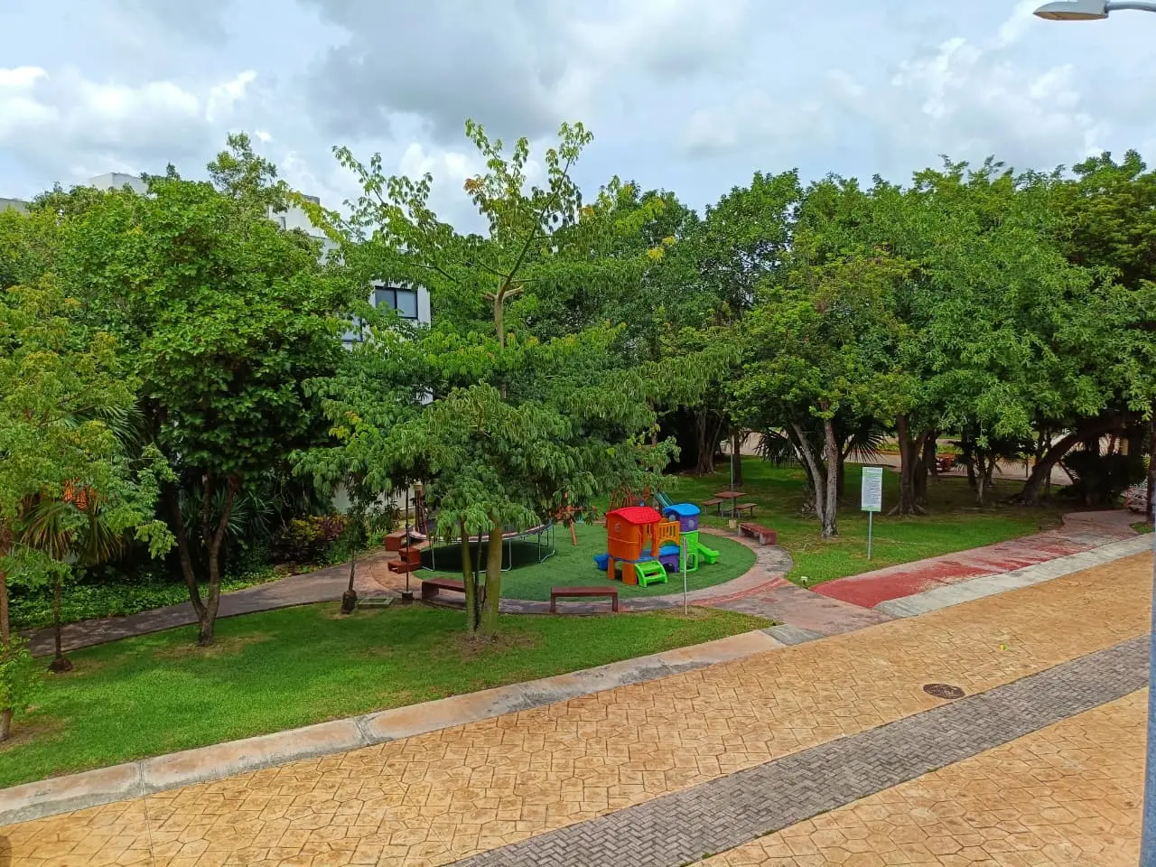 Casa en renta, en Cancún, Quintana Roo, 3 recámaras, 2 baños — Casa Amueblada en Renta en Residencial Arbolada, Cancún (foto 2)