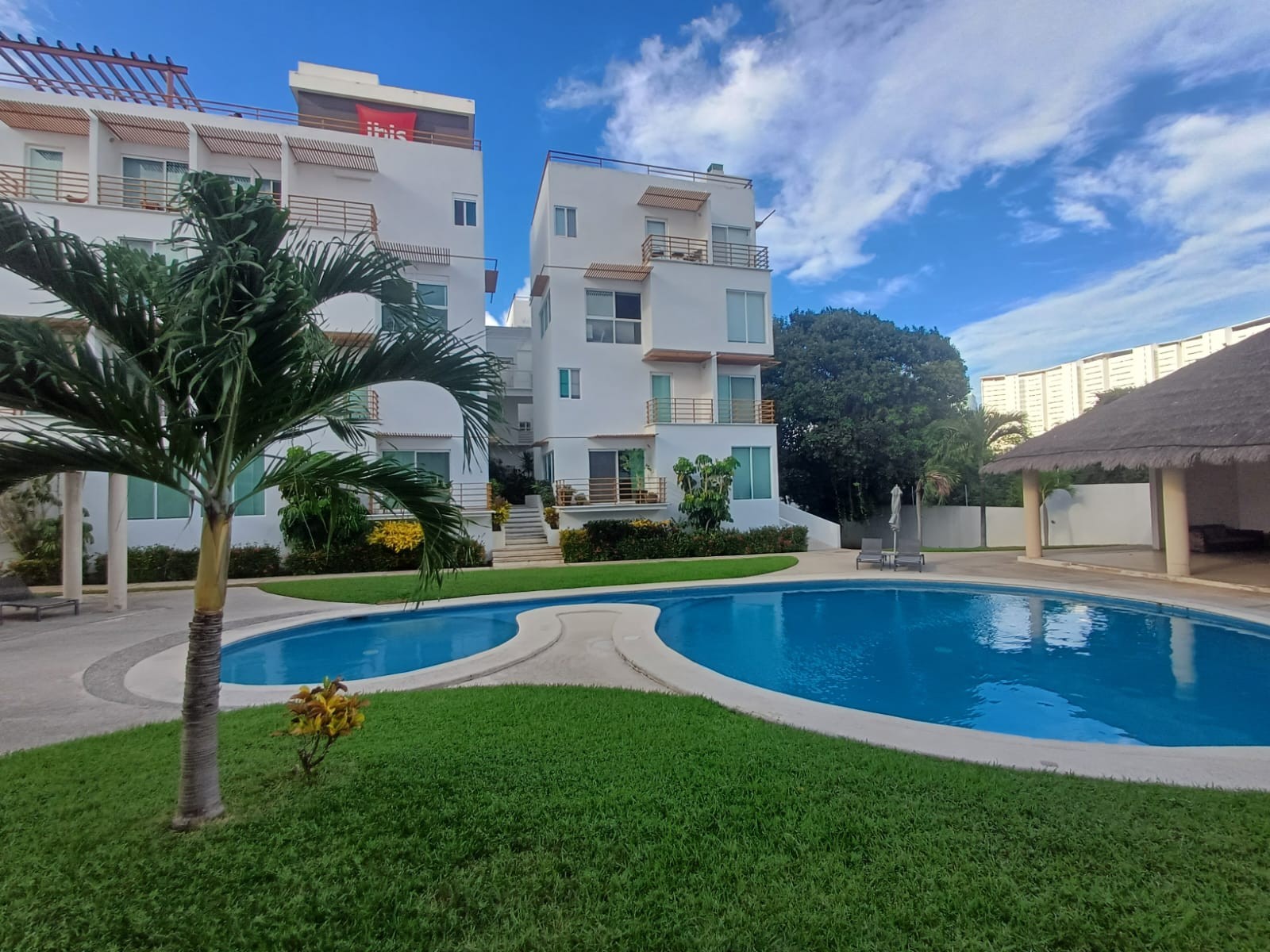 Departamento en renta, en Cancún, Quintana Roo, 3 recámaras, 2 baños — Townhouse en renta Casa Blanca, Supermanzana 11 Cancún (foto 2)