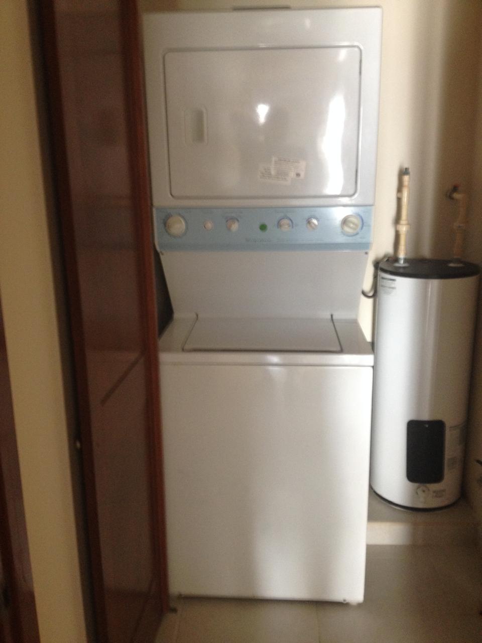 Departamento en venta, en Cancún, Quintana Roo, 2 recámaras, 2 baños — Condominio Isla Bonita | Vistas Panorámicas a la Laguna y Zona Hotelera de Cancú (foto 2)