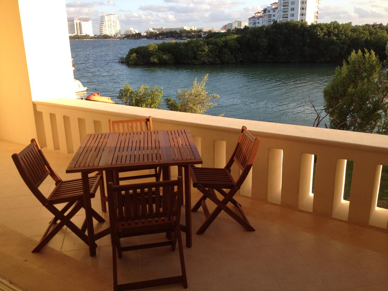 Departamento en venta, en Cancún, Quintana Roo, 2 recámaras, 2 baños — Condominio Isla Bonita | Vistas Panorámicas a la Laguna y Zona Hotelera de Cancú (foto 4)