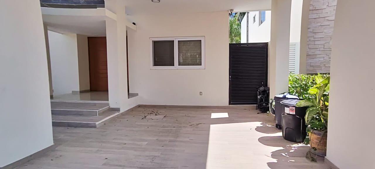 Casa en renta, en Cancún, Quintana Roo, 3 recámaras, 3 baños — Residencia en Renta en Residencial Cumbres, Cancún | 400 m² con Alberca (foto 3)