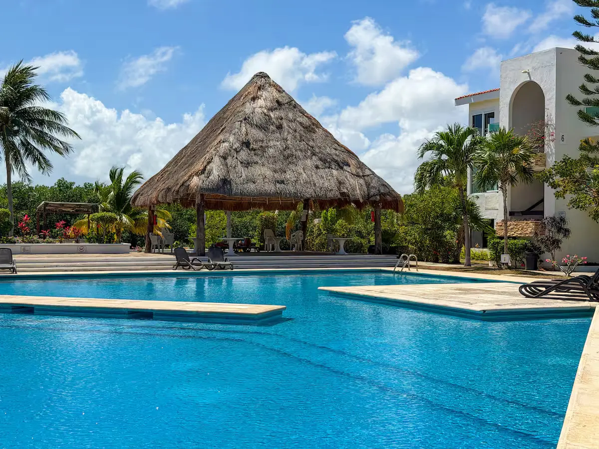 Departamento en renta, en Cancún, Quintana Roo, 3 recámaras, 1 baños — Departamento Amueblado en Renta en Condominios Playa Linda, Cancún | 3 Recámaras (foto 2)