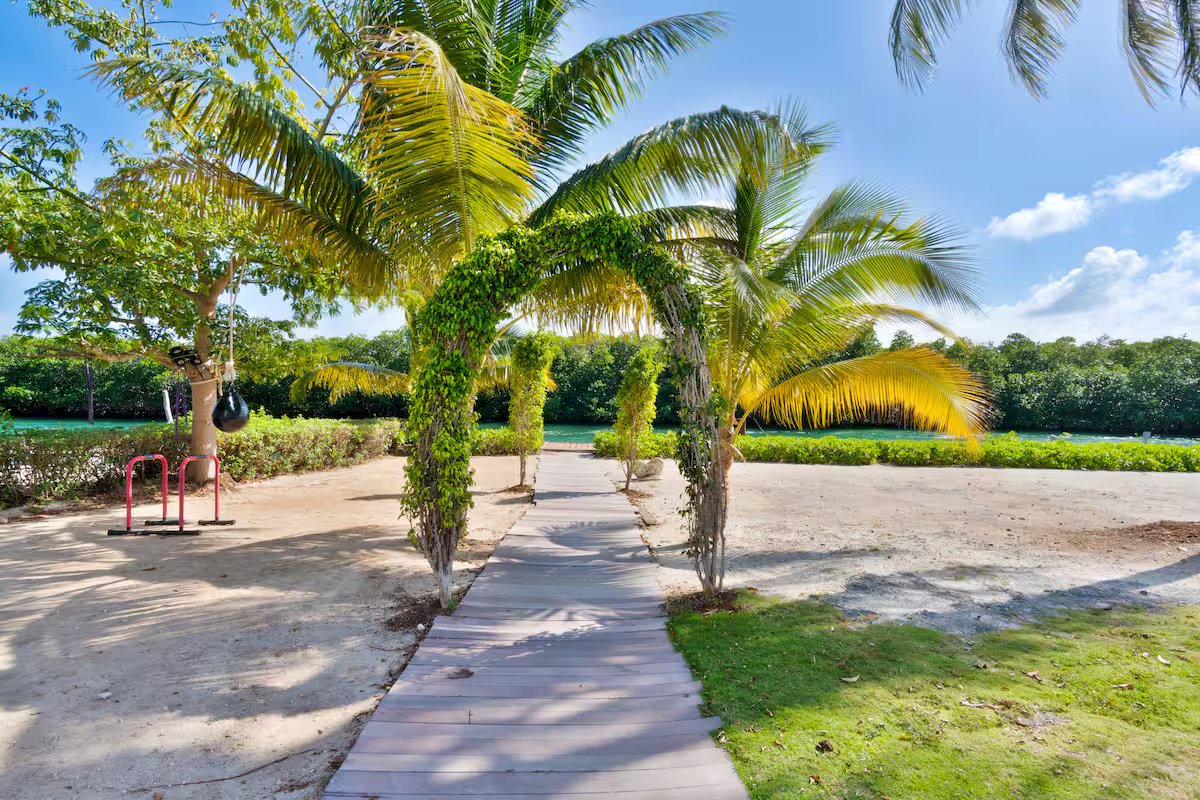 Departamento en renta, en Cancún, Quintana Roo, 3 recámaras, 1 baños — Departamento Amueblado en Renta en Condominios Playa Linda, Cancún | 3 Recámaras (foto 3)
