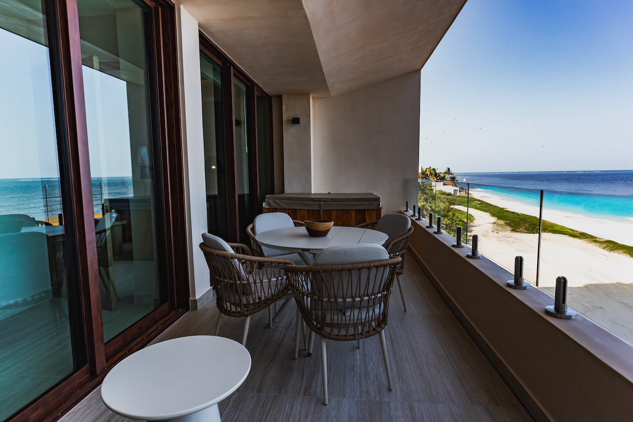 Departamento en venta, en Puerto Morelos, Quintana Roo — INNA Beach Condos & Hotel (foto 2)